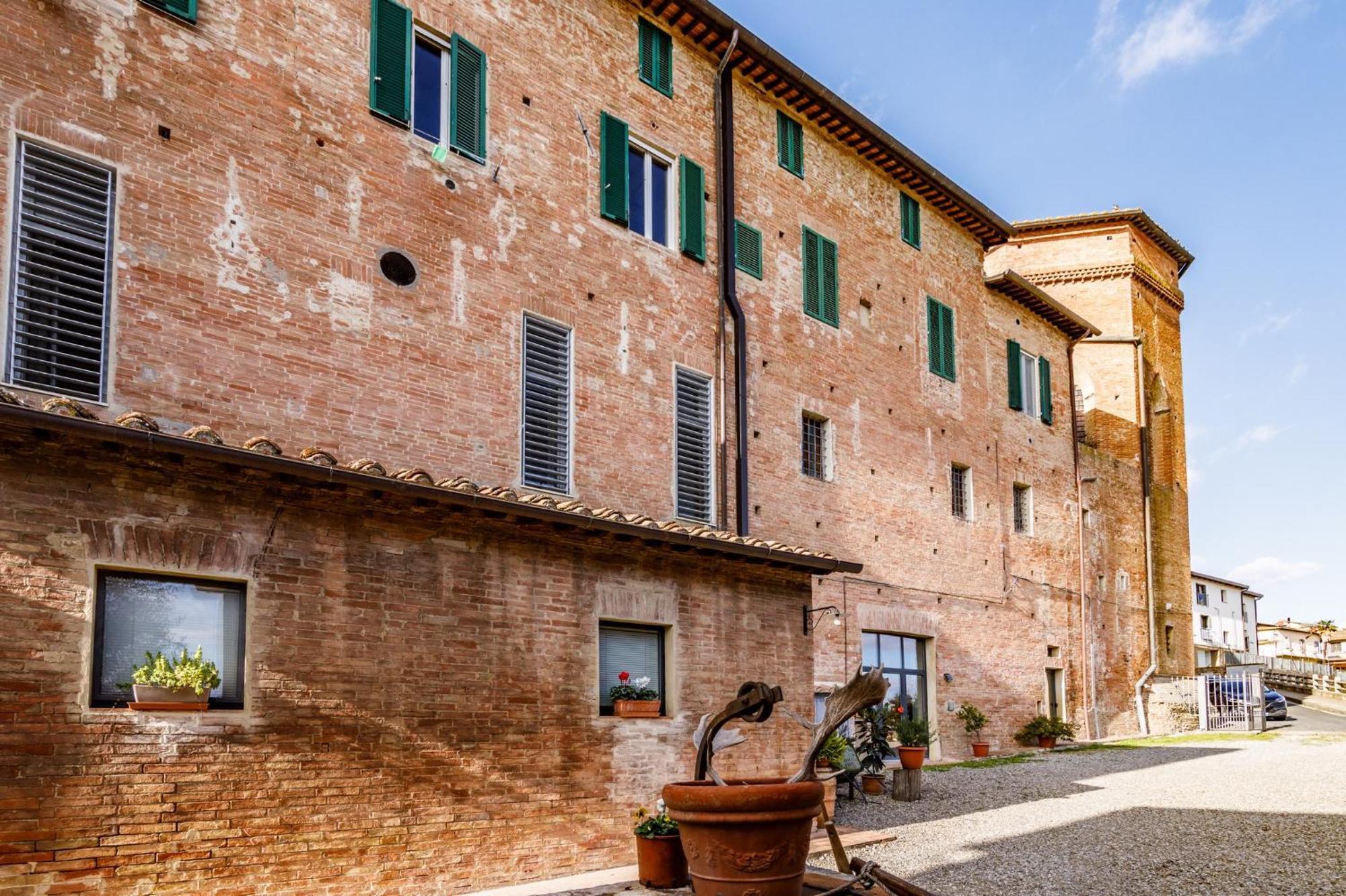Porta Romana Elegant Apartments With Private Parking! Siena Exterior photo