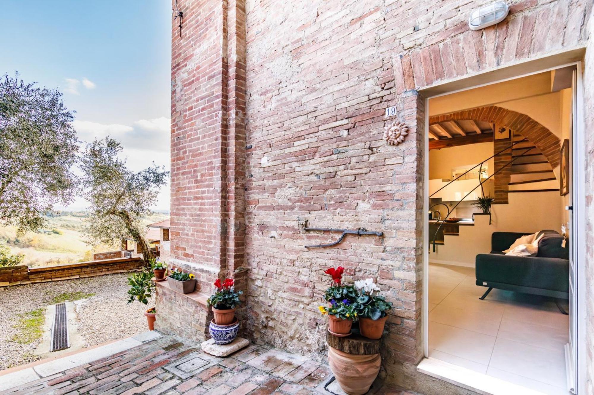 Porta Romana Elegant Apartments With Private Parking! Siena Exterior photo