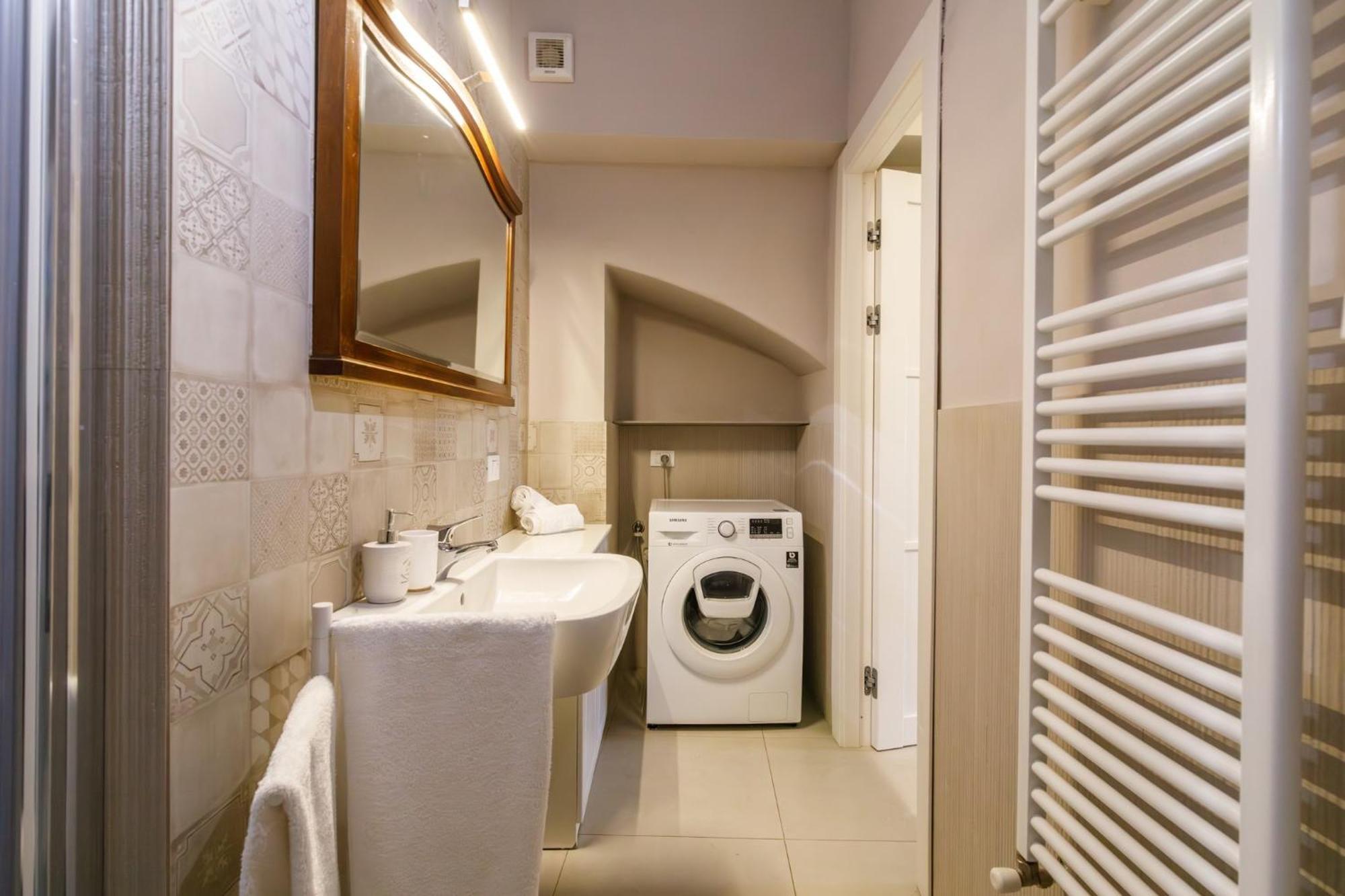 Porta Romana Elegant Apartments With Private Parking! Siena Exterior photo